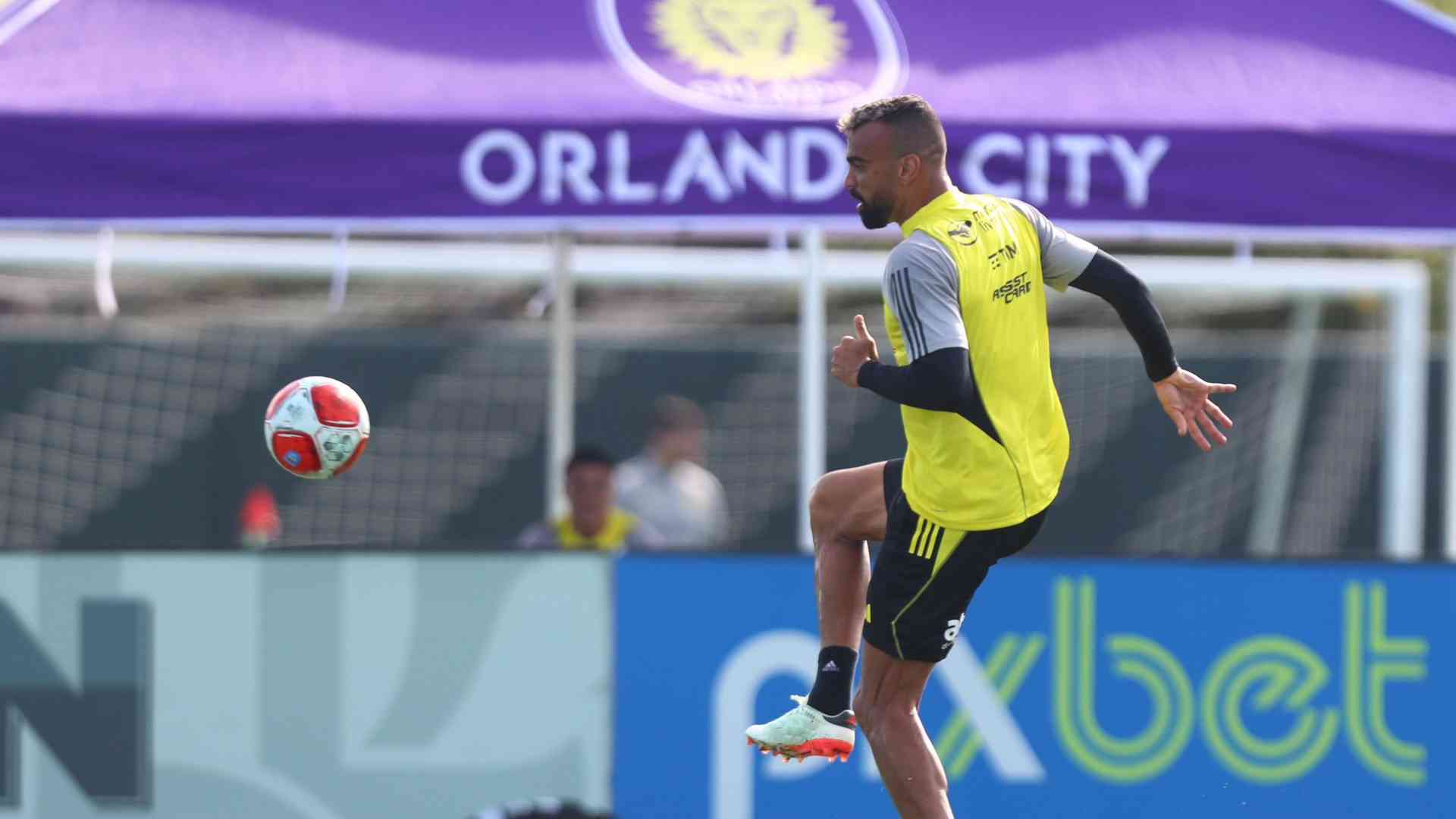 UM DIA INESQUECÍVEL: GAROTOS DA BASE DO ORLANDO CITY ENCONTRAM-SE COM O FLAMENGO SOB O SOL DE ORLANDO